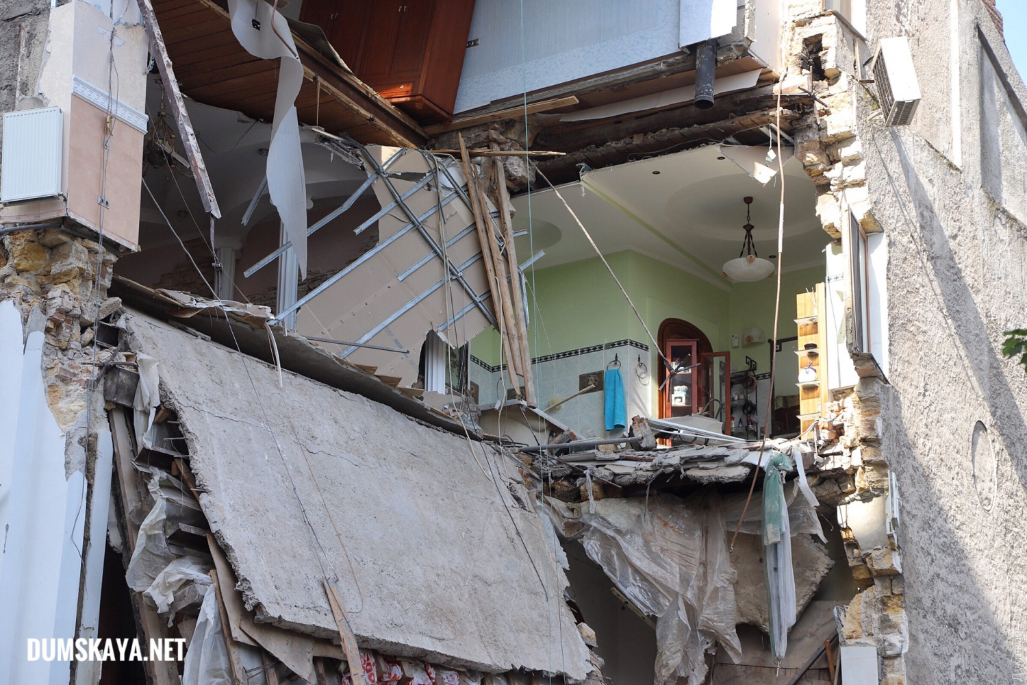 В Одессе рухнул жилой дом: люди месяц жаловались, но безрезультатно