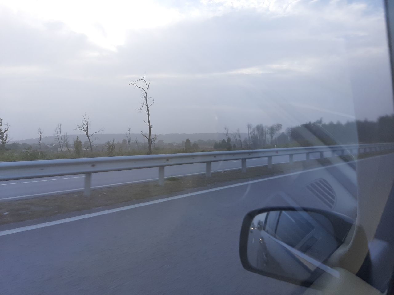 Людям трудно дышать: пригород Киева затянуло коричневой дымкой (видео)