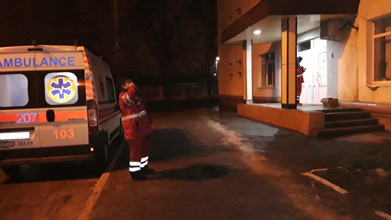 В Харькове мать бросила посреди улицы 2-летнюю девочку и сбежала