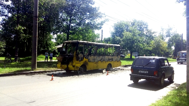 У Чернігові загорілася маршрутка з пасажирами
