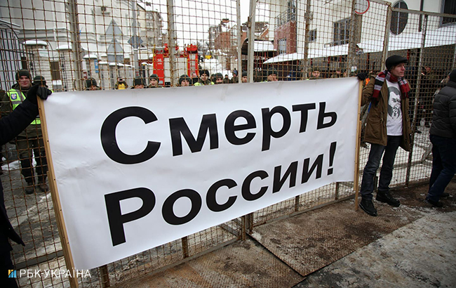 В Киеве активисты блокируют консульство РФ на Печерске