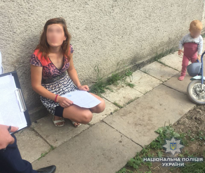 В Хмельницком полиция задержала женщину за продажу собственных детей