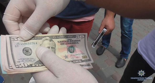 В Черновицком колледже задержали на взятке заведующего кафедрой