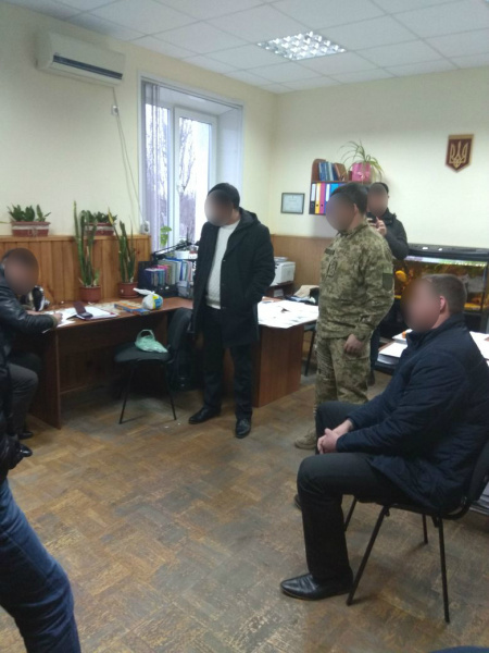 Співробітників прокуратури Запорізької області затримали на хабарі в 1,5 тис. доларів