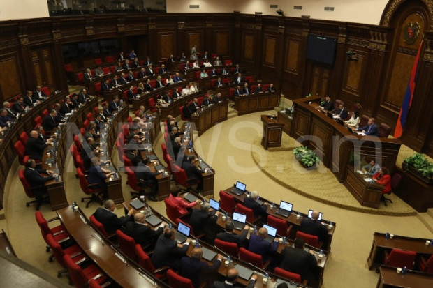 У парламенті Вірменії проходять дебати щодо кандидатури прем'єр-міністра