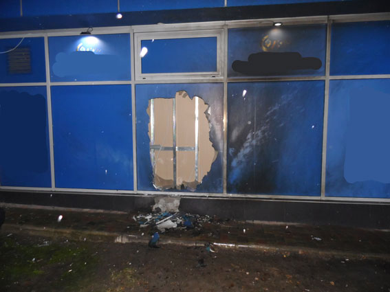 В Ровно неизвестные бросили "коктейль Молотова" в помещение игорного заведения