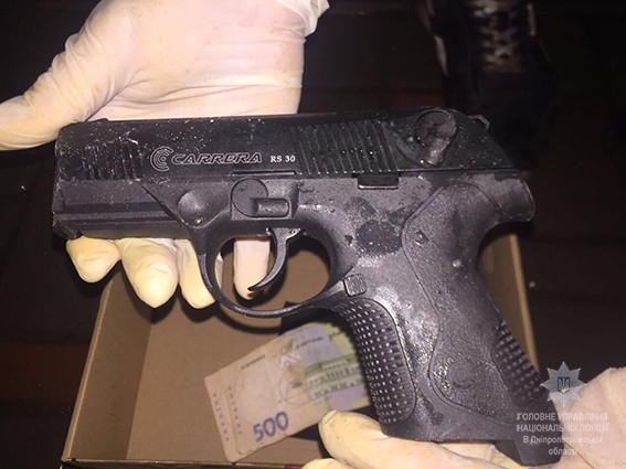 В Днепропетровской области у подозреваемых в похищении человека изъяли оружие и наркотики