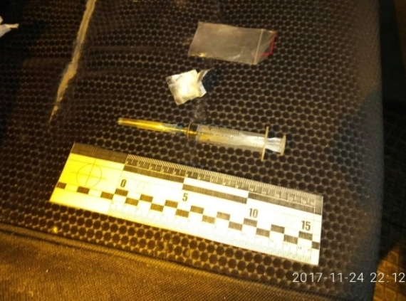 На Закарпатье полиция обнаружила автомобиль с патронами и наркотиками