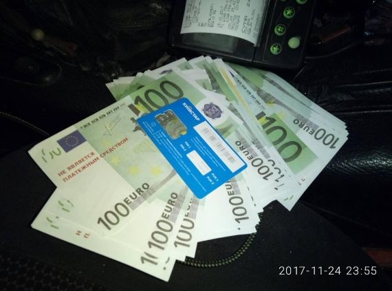 На Закарпатье полиция обнаружила автомобиль с патронами и наркотиками