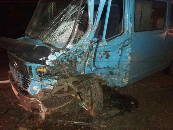 Под Николаевом столкнулись три автомобиля, есть пострадавшие