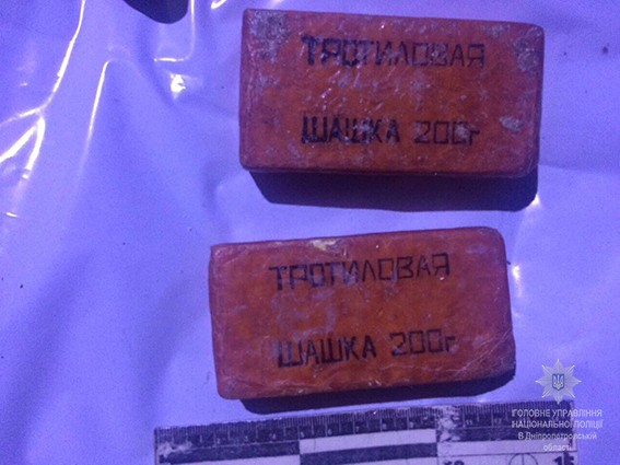 У Дніпропетровській області правоохоронці виявили в автомобілі арсенал зброї