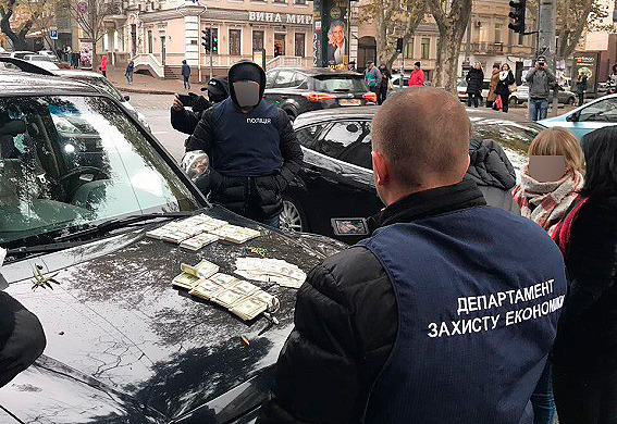 В Затоке депутаты и полицейский организовали "схему" завладения землями