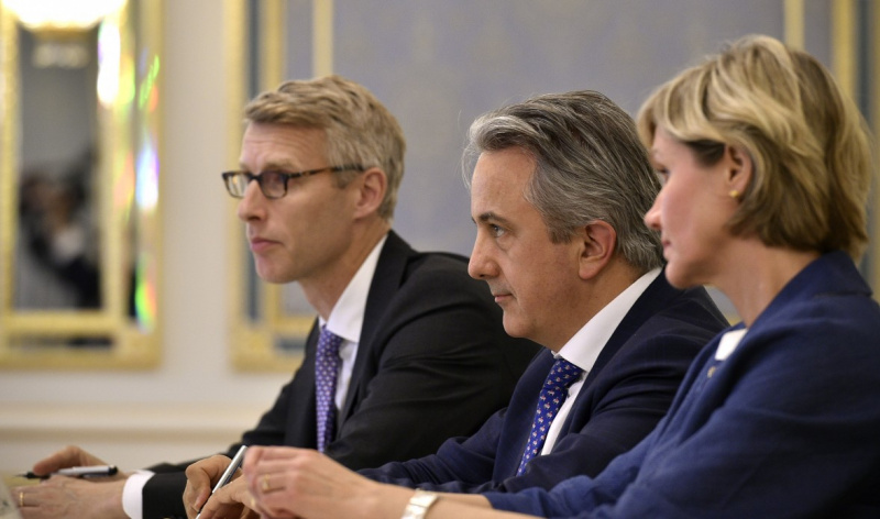 Порошенко назначил пять новых членов НКРЭКУ