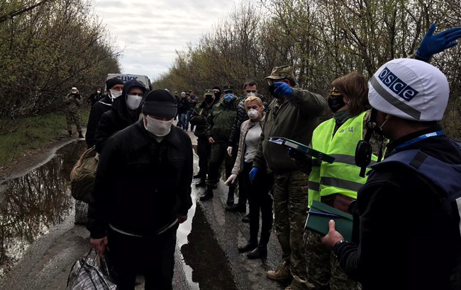 Великодній обмін: як повертали українців з полону бойовиків на Донбасі