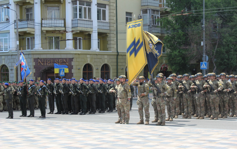 Город со шрамами. Как Мариуполь провел седьмую годовщину освобождения от боевиков