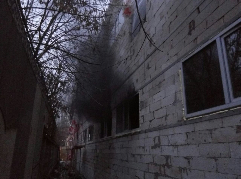 У Києві сталася пожежа в триповерховому будинку