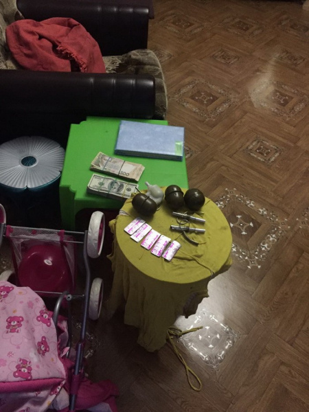 СБУ затримала наркоугрупування, до складу якого входили працівники Нацполіції