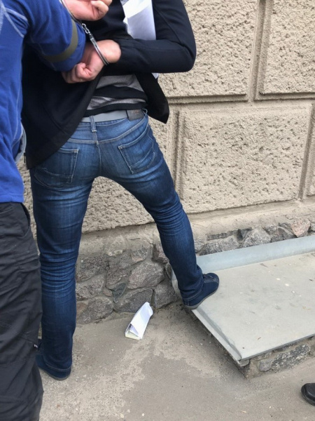 СБУ разоблачила на взятке подполковника полиции в Харьковской области