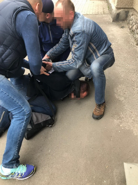 СБУ разоблачила на взятке подполковника полиции в Харьковской области