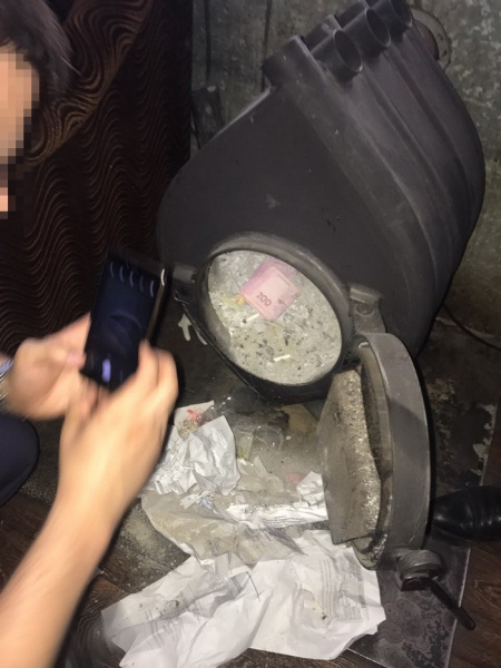 Посадовця Одеської митниці викрито на систематичному хабарництві