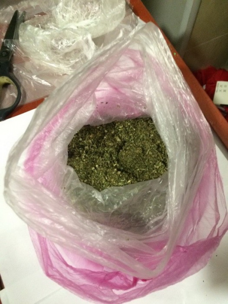 В Сумській області затримано працівника виправної колонії на збуті наркотиків