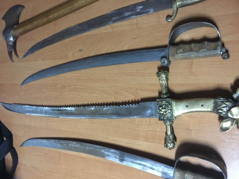 Гражданин РФ пытался вывезти из Украины старинное оружие