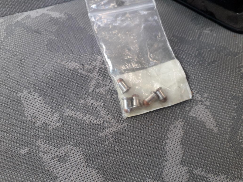 В районі проведення АТО виявили машину із символікою ДНР та жетоном "Востока"