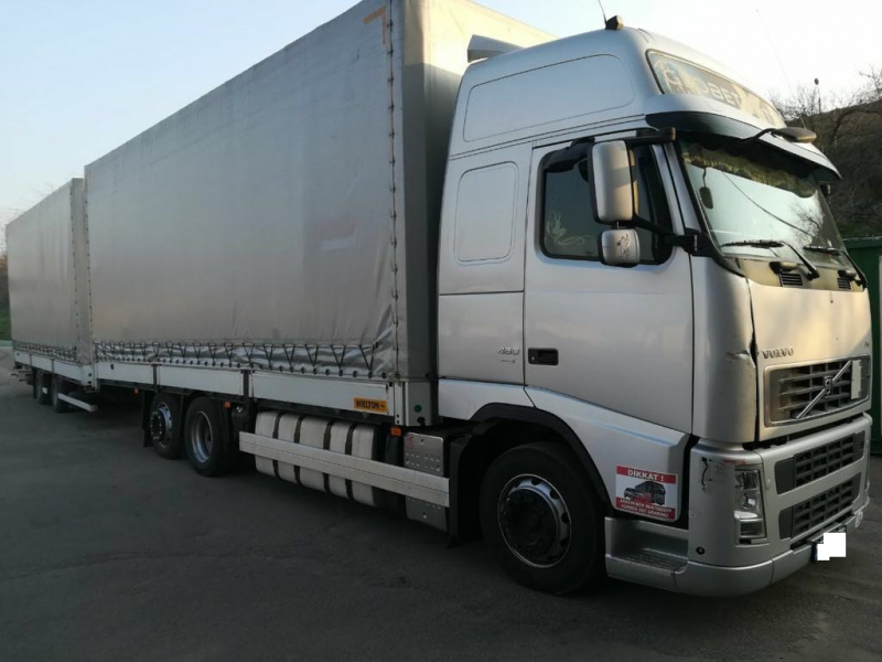 Прикордонники затримали двох іноземців і вантажівку, розшукуваних Інтерполом