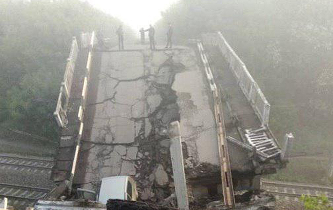 На оккупированной части Луганской области взорвали мост