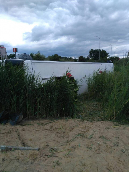 У Рівненській області перекинувся автобус з 53 пасажирами