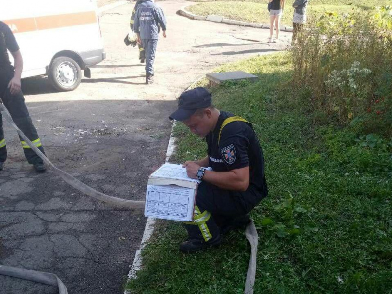 У Києві через пожежу у гуртожитку евакуювали 50 осіб