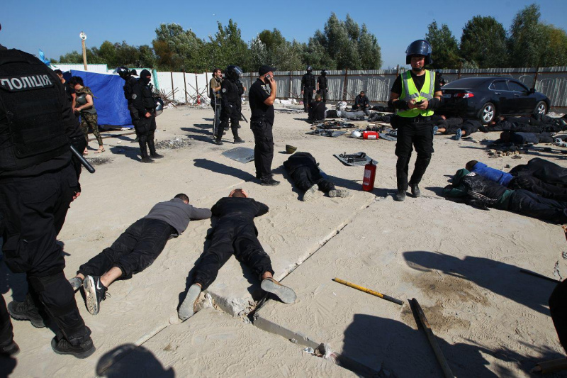 На місці скандальної забудови на Осокорках знову сталися сутички