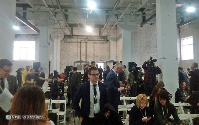 Гройсман рассчитывает "построить" новое образование в Украине за 12 лет