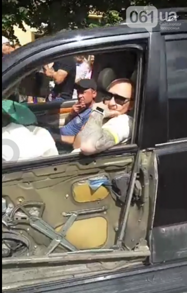 У Запоріжжі зіткнулися 10 автомобілів і автобус, є постраждалі