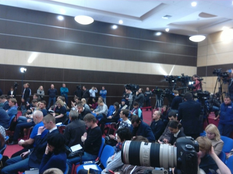 Пресс-конференция Януковича задерживается из-за отсутствия экс-президента