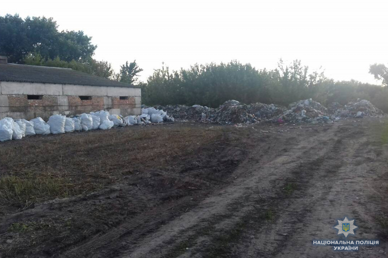 В Черкасской области задержали две фуры со львовским мусором