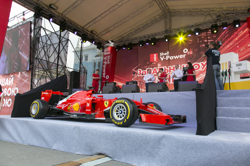 На ЗАЖИГАТЕЛЬНОМ ШОУ от Shell побывала команда Scuderia Ferrari Формулы 1