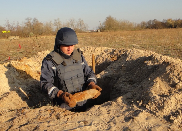 Пиротехники ГСЧС с начала года обезвредили более 68 тыс. боеприпасов