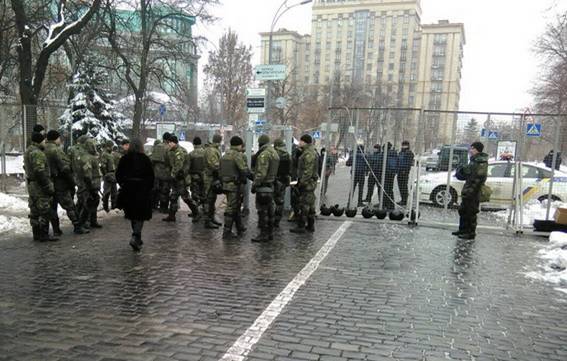 Протесты в Киеве: порядок в столице обеспечивают 1,4 тыс. правоохранителей