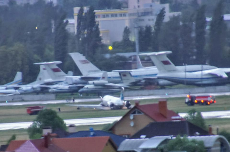 Аеропорт "Київ" закрили через інцидент з літаком