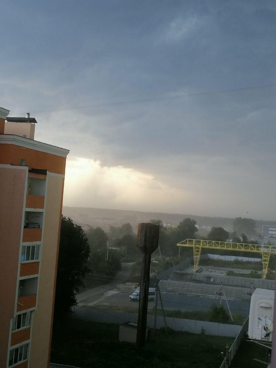 Киев накрыла мощная буря и залило ливнями: фото и видео грозовой стихии