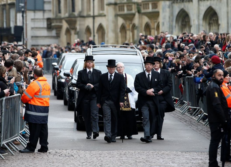 В Кембридже простились со Стивеном Хокингом