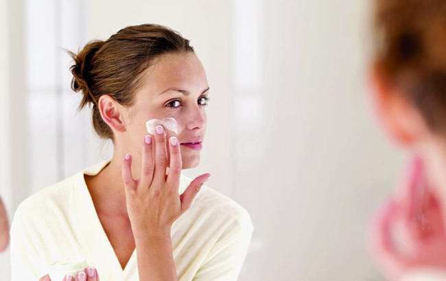 Топ-5 способов, которые помогут избавиться от зимнего шелушения кожи