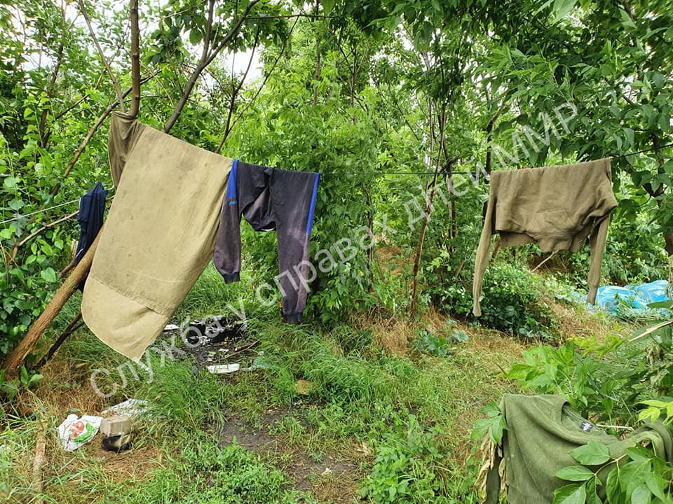 В Мелитополе нашли ребенка-Маугли: жил под открытым небом на улице