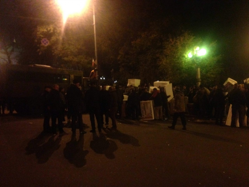 Правоохранители сняли кордон с митингующих возле отеля "Киев"