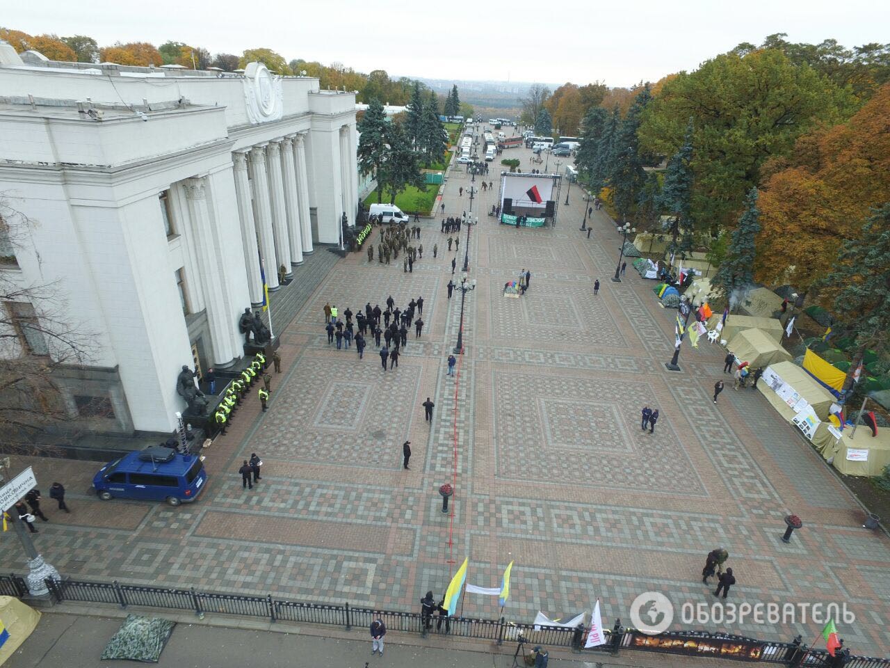 Біля Ради залишаються кілька десятків активістів
