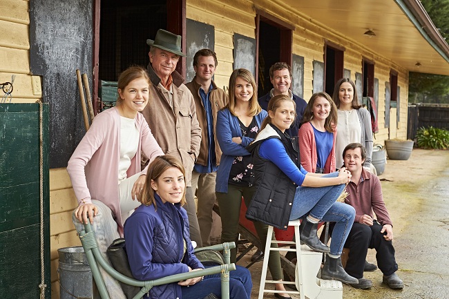 У Києві відбудеться грандіозна прем'єра фільму "Гонки на мільйон" з Семом Ніллом та Терезою Палмер