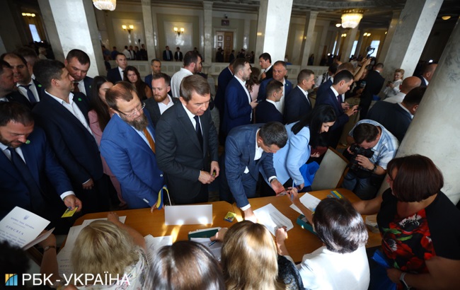 Дебют "Слуги народа": как партия Зеленского начала управлять страной