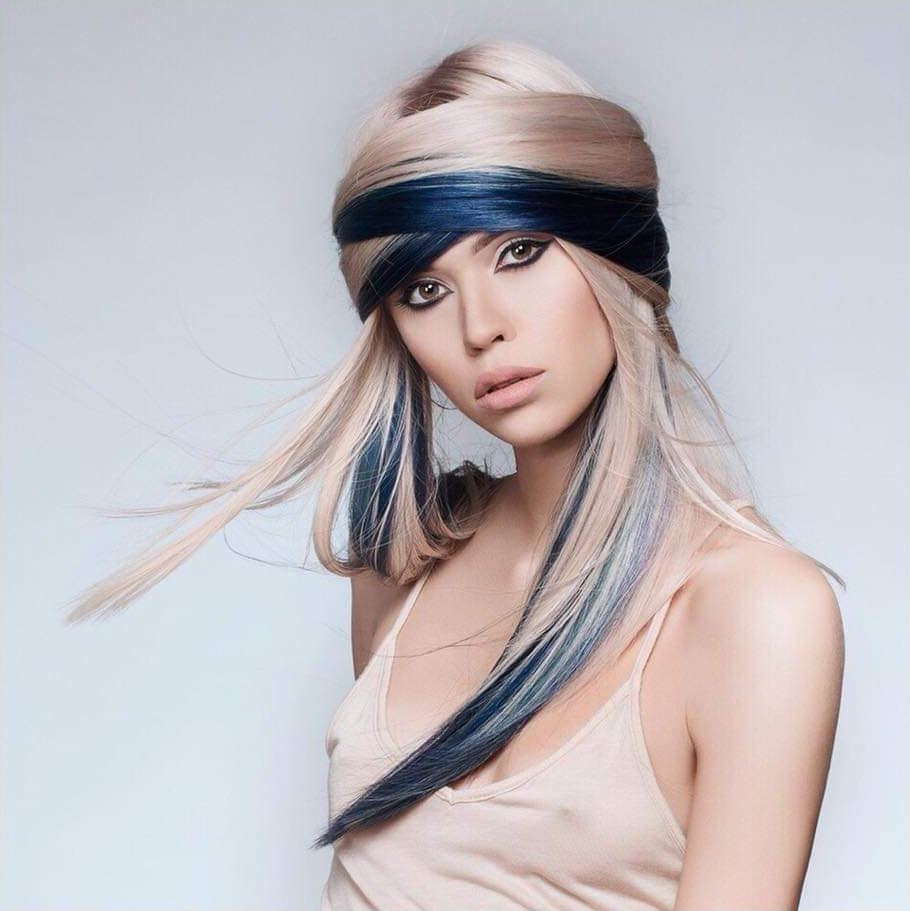 Легкая небрежность и ностальгия по 90-м: главные тренды в прическах 2019