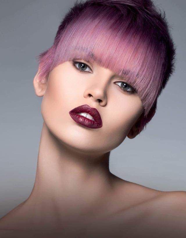 Легкая небрежность и ностальгия по 90-м: главные тренды в прическах 2019